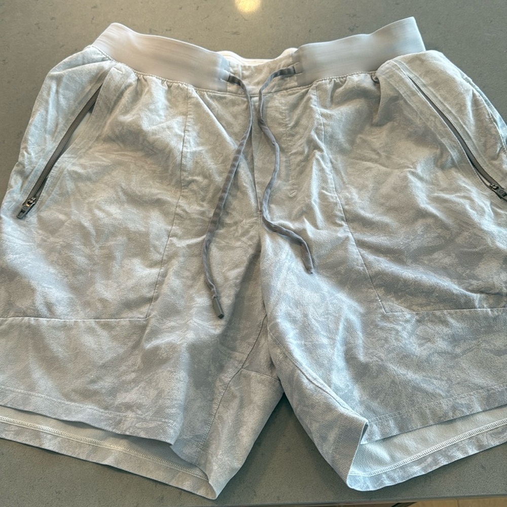 Lulu License To Train Linerless Shorts 7"